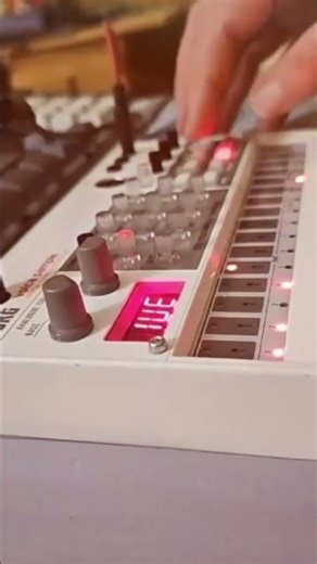 My First Dawless Jam on the Korg Volca Sample. Great Fun! Full video in link