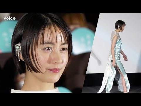 山本美月、美スタイル際立つ深スリットスカート 子育てエピソードも