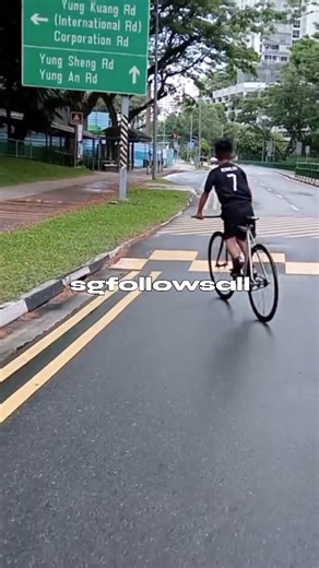 SgfollowsAll on Instagram: "Merry Christmas🌲 everyone 😂 Follow @sgfollowsall.backup for more 🎥 - Shared by a follower #sgfollowsall"