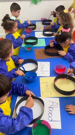 Hatch_nursery on Instagram: "Round, round, #circles all around 🔵🔵💙 Learning #shapes through play 🎨🧩✨ A fun activity to support #fine_motor_skills ✋🎨, focus 🧠👀, and early shape #recognition 🔵🤍🌈"