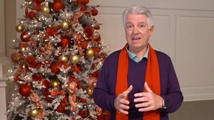 I love the lights of Christmas and during this Christmas season it’s time to let our light shine and tell others about Jesus | PowerPoint Ministries with Jack Graham