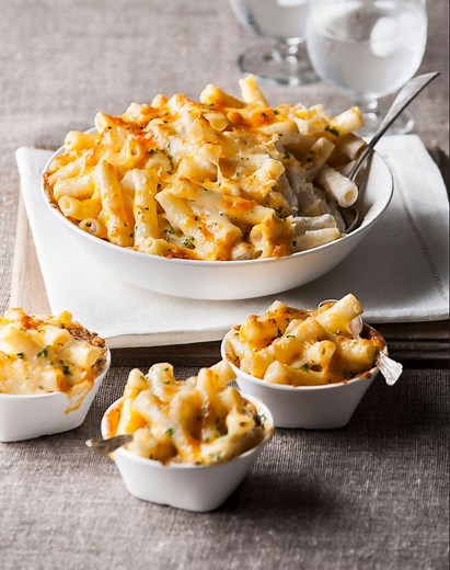 All-in-one slow cooker macaroni cheese recipe