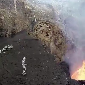 Please see the active volcano. A never before seen sight. Thanks to all the photographers for their efforts. Truly amazing!! #Beautyofplanetearth. #Beautyoftheplanetearth. #Beauty_of_planet_earth. | Beauty of The Planet Earth