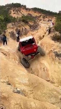 Jeep climbing the hill #car #stuck