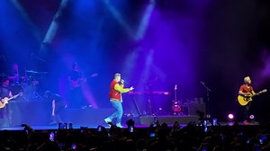 20K views · 1.1K reactions | Nick Carter cantando "Help Me" en CDMX nos hizo volver a 2002 凉 | MDM Música | Facebook