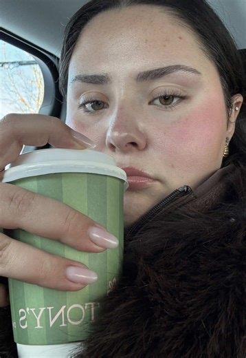 do my makeup with me⭐️ The way I just didn’t notice the powder all over my shirt🫠 also my fleece was shedding all over me please ignore the fluff #grwm #makeuproutine #everydaymakeup #grwmmakeup #getreadywithme