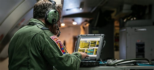 Skynet czy Palantir? NATO wdraża AI do przetwarzania danych z pola walki