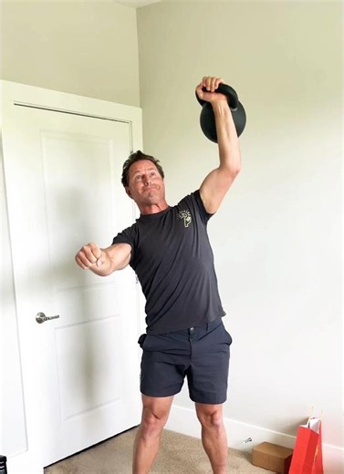 36 kg Kettlebell Press