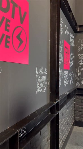 CDTV♪TBSテレビ on Instagram: "#CDTVライブライブ インスタ限定！激レア★サインムービー配信中 #STARGLOW のみなさん 「Moonchaser」のフルサイズOKAWARIライブありがとうございました！🌕 力強いパフォーマンスが素敵でした💓 素敵なステージをありがとうございました♪ #CDTV #TBS"