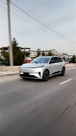 DONGFENG BRENDINING O’ZBEKISTONDAGI RASMIY DILLERI on Instagram: "🚗Dongfeng eπ 008 🔹Dvigatel — 1.5T turbo 🔹Akkumulator — 34.3 kw 🔹Elektromotor — 200 kw (268 ot kuchi) 🔹Uzamtalar qutisi — Reduktor 🔹Privod — Orqa g'idiraklari yetakchi 🔹Elektr quvvatida — 210 km (CLTC) 🔹Gibrid quvvatida — 1300 km (CLTC) 🔹Tezlanish — 6.5 s (0-100 km/s) 🔹Tezlik — 180 km/s 🔹Yonilg‘i sarfi — 0.7L/100 km (Gibrid rejimida) 🔹Yo