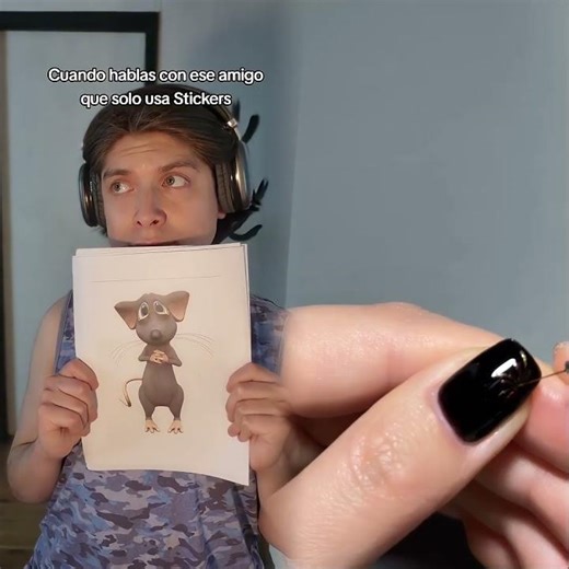 When you talk to that friend who only uses stickers #humor #stickers #friends #messages #talking