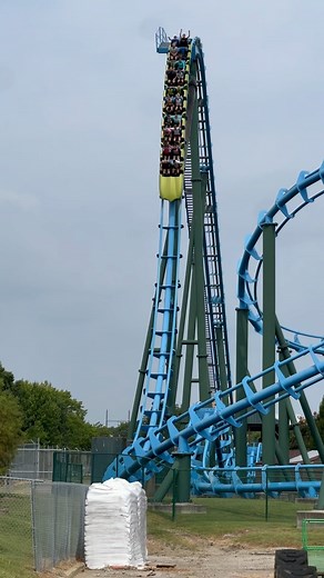 3.9K views · 273 reactions | Lightning Run ⚡️ #lightningrun #kentucky #rollercoaster #themepark #extremethrills #travel #meta #photo #kentuckykingdom #amusementpark #airtime #fun #family #creator | Daishawn Reid | Facebook