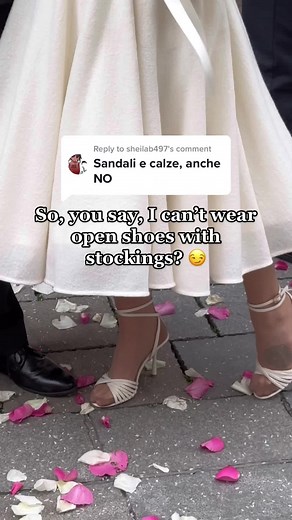 History of Stockings in the 1940s-1950s: A Sign of Wealth and Elegance