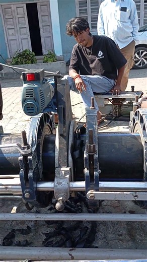 Rubber pipe fitting machine