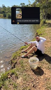 Começando o ano na tranquilidade 😂🎣 PROMPT: Use a foto ORIGINAL como base. REGRA MÁXIMA Preservar o personagem 100% idêntico ao original. Não regenerar o rosto. Não alterar traços faciais, formato do nariz, boca, olhos, sobrancelhas, barba, cabelo, tom de pele, idade aparente, expressão, corpo, roupa, textura do tecido, logos e chinelos. O personagem deve ser exatamente o mesmo, como se fosse recortado e colado na nova cena. EDIÇÃO PERMITIDA Alterar apenas o cenário (fundo e chão) e adicionar 