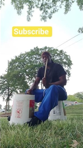 Cali ( Street-drummer) exploding with fast beat and solid ending 💪🏾✌🏾