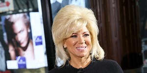 How to Get a Private Reading With the Long Island Medium