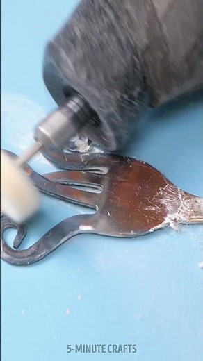 How to Turn a Fork into a Stylish Bracelet ✨🍴 #5minutebeat #jewelry #recycle