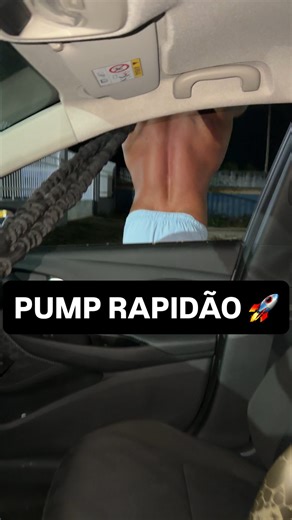 Joab Santos | Hipertrofia e Emagrecimento on Instagram: "Sem carnalidade… só aquele PUMP sagrado pra não sair de qualquer jeito 😹😹😹 Vocês me conhecem… se for pra treinar, é pra inchar a camisa e assustar o espelho 💪🔥 #academia #gym #resenha #saude #foco"