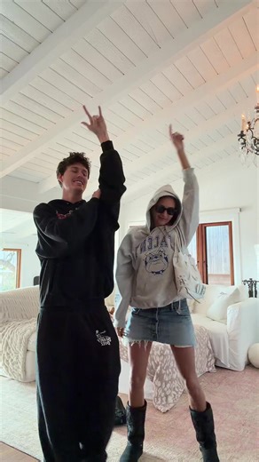 lilbelleblue (@lilbellebluee)’s video of crazy girls gone wild