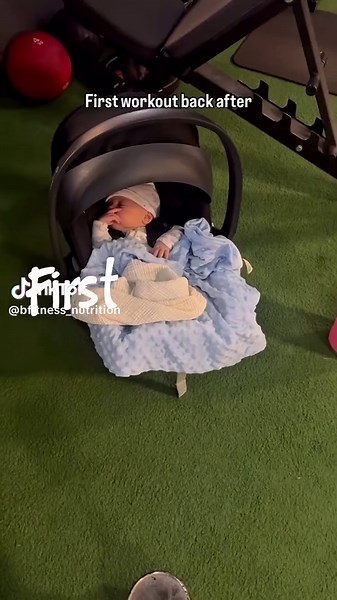 We are back and there is some core rehab getting done as I have a little ab separation Ronnie was over the moon getting loads of attention in the gym! The session was core followed by Hip thrusts, goblet squats and cable kick backs The mum glow up is starting #mumglowup #postpartum #postpartumglowup #onlinecoaching