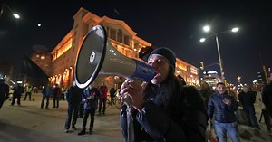 „Маркет линкс”: Скандалите засилват негативните оценки за посоката на страната