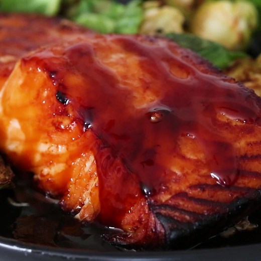 I'm obsessed with this Healthy Air Fryer Salmon with Maple Soy Glaze, it's delicious, and ready in minutes! 2 Freestyle Points • 292 Calories https://www.skinnytaste.com/air-fryer-salmon-with-maple-soy-glaze/ | Skinnytaste