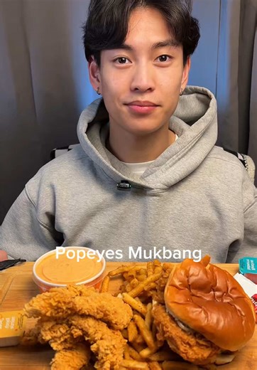 I’d kill for @Popeyes sandwich.🤫 #popeyes #mukbang #asmr #mukbangeatingshow #eatwithme