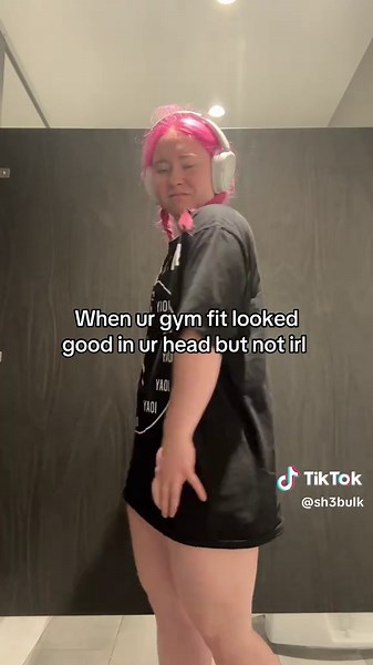 Gym Outfit Visual Discrepancies: Reality vs. Expectation