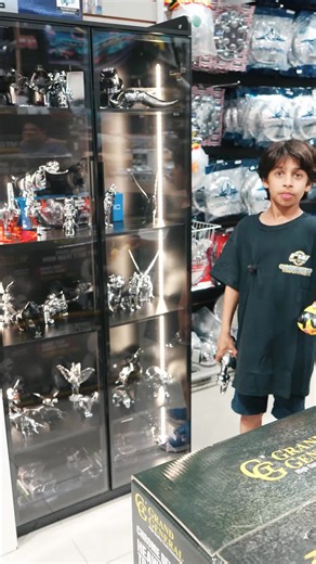 Come get your very own Angry Duck hood ornament 🦆 Nothing like showing out with some bling ✨ - - - #chromeworld #hoodornaments #truckaccessories #semitrucklife #truckbuild