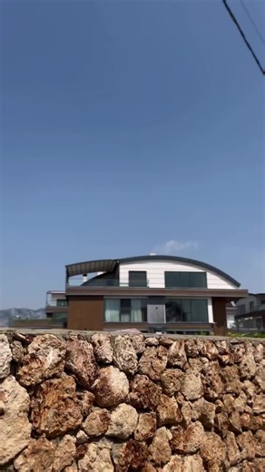 Sadelik içinde güç; taş duvarın arkasındaki huzurlu yaşam🌿🧱. #evdekorasyon #içmimar #dışmekan #taşevler #stonewall #stonehouse #fyp #stonemason #türkiye