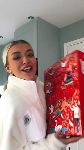 Unboxing Lush Advent Calendar Day 8 Experience