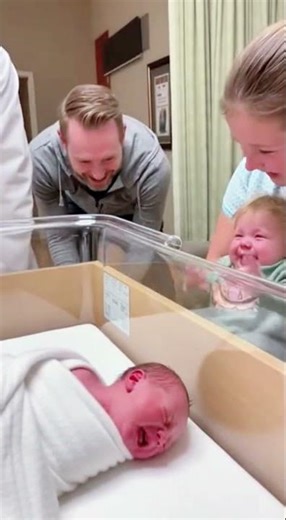 😂👶 “WAKE UPPP!” — Toddler’s First Lesson in Being a Big Sibling