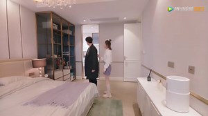 The alien girl was imprisoned in a parallel dimension and stood in front of the domineering boss, but the boss couldn't see her! 外星少女被囚禁在平行空间，站在霸总面前，霸总却看不见她！ 剧名（Drama Name）：外星女生柴小七S2 My Girlfriend is an AlienS2 #外星女生柴小七 #mygirlfriendisanalien #ChineseDrama #甜宠爱情剧 #徐志贤 #万鹏 #杨玥 #cdrama #hotdrama | 好剧连播 good drama series