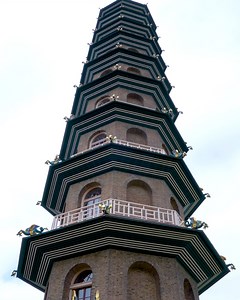 #OnThisDay in 1944, the D-Day Landings took place in Normandy. 🎥 Secret experiments at the Great Pagoda helped develop the smoke curtain technique used by Allied forces on D-Day. Read more in our latest blog 👉 https://fal.cn/3yQvW. | Historic Royal Palaces