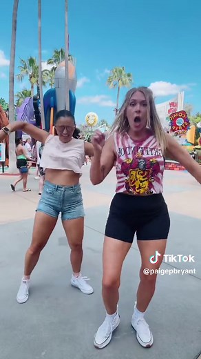 Mom Fitness Dance with Pink Shoelaces at Universal Orlando