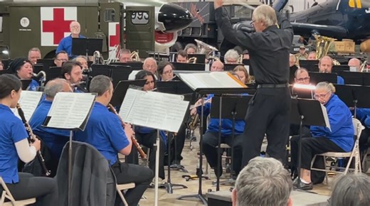 "You just get goosebumps!" Mobile Pops musically call up vets to celebrate their day