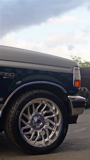 Cleaned up this 90s F-150 with a fresh set of brand new chrome Fuel wheels — classic truck, modern style. Chrome hits different on these OBS Fords 🔥 Thinking about upgrading your truck? We’ve got wheels ready to go. 📍La Sierra Tire & Wheel 📩 DM us to get yours