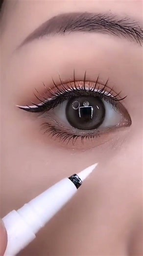 Perfect Eyeliner Tutorial for Beginners ✨ Easy Eyeliner Pencil Hacks | Beauty Million Rising #short