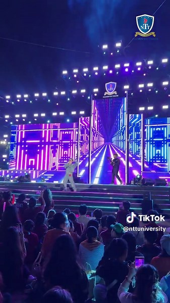 🔥 Sân khấu nóng lên rồi nè! Rapper Huỳnh Công Hiếu đang “đốt cháy” Gala Chào đón năm học mới 🎤💥 #NTTU #Nguyentatthanhuniversity #xuhuong #xuhuong #GalaChaoMungNamHocMoi