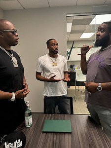 528K views · 10K reactions | Chase meets “Gravy”, the actor who played Biggie and Crim explains how this is his way out the hood #God #Jesus #Jesusispoppin #Jesusbeenpoppin #kountrywayne #letthatsizzleinyourspirit #helpisontheway #love #filmmakerchasewalker | Kountry Wayne | Facebook