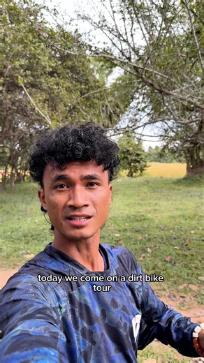 Visiting Banteay Thom temple in the jungles of Siem Reap by dirtbikes We left Siem Reap on dirt bikes and followed red-dust trails through stilted villages, rice fields and jungle tracks… all the way to Banteay Thom, a forgotten wonder of Angkor with zero crowds 🌾🍃 👉Follow me, I’ll lead the way #letmeshowyoucambodia #siemreap #dirtbike #fblifestyle | Laoclassics