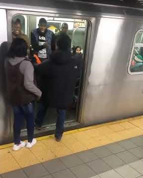NYC Subway Fight On 4 Train