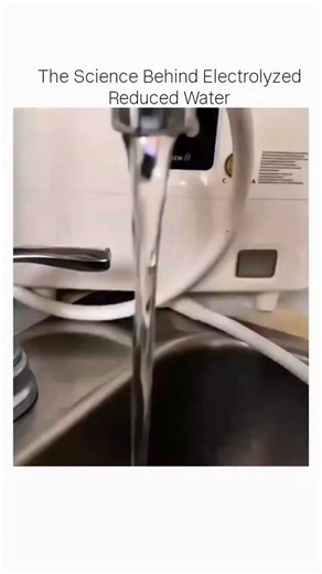 Science on Instagram: "Electrolyzed Reduced Water is rich in molecular hydrogen, a powerful antioxidant known for its potential health benefits. This visualization shows how hydrogen gas forms and behaves at the molecular level during electrolysis, offering a rare look at science happening in real time. . . #Electrolysis #WaterScience #HydrogenGas #ScientificFacts #trending"