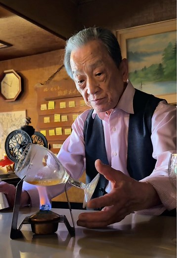 老舗喫茶店の82歳マスターの美味しいアイリッシュコーヒー