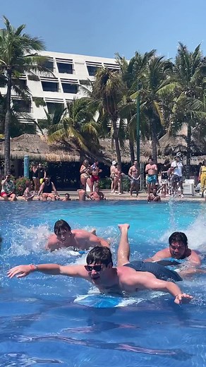 We've gotta practice a bit on our surfing skills, huh? 🤭💦 Let's just focus on the party, am I right? 🤣 - ¿Practicamos un poco ese surfeo o seguimos de fiesta mejor? 👀🤪 📍 Grand Oasis Cancun #OasisLovesU #party #cancunparty #springbreak #springbreak2024 #cancun #cancunspringbreak #fyp #beach #crazy #fypシ