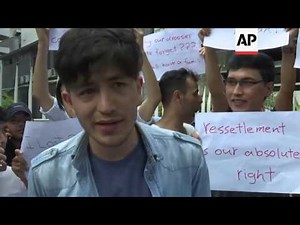 Refugees protest slow pace of resettlement