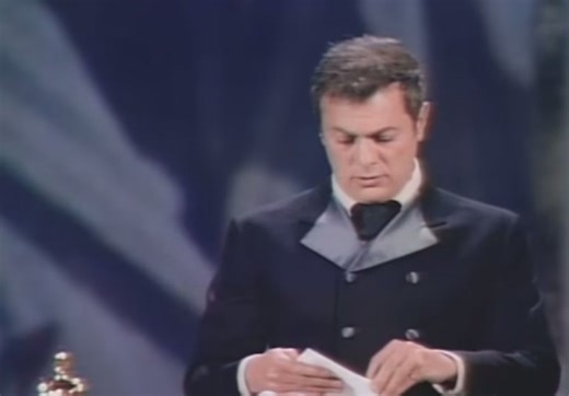 Ruth Gordon winning Best Supporting Actress for ‘Rosemary’s Baby’ at the 1969 Academy Awards 🏆 #ruthgordon #rosemarysbaby #1969 #romanpolanski #academyawards #oscars #theoscars #tonycurtis #oldhollywood #miafarrow