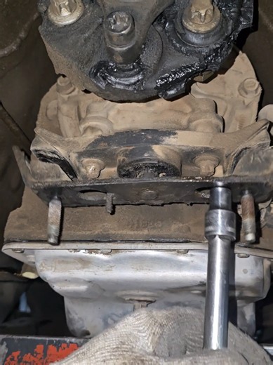 ‏dodge transmission mounting bush damage #auto #mechanic