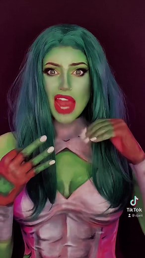 Having a she hulk moment 🤷‍♀️🤭 #bodypaint #bodypainting #makeupartist #fyp